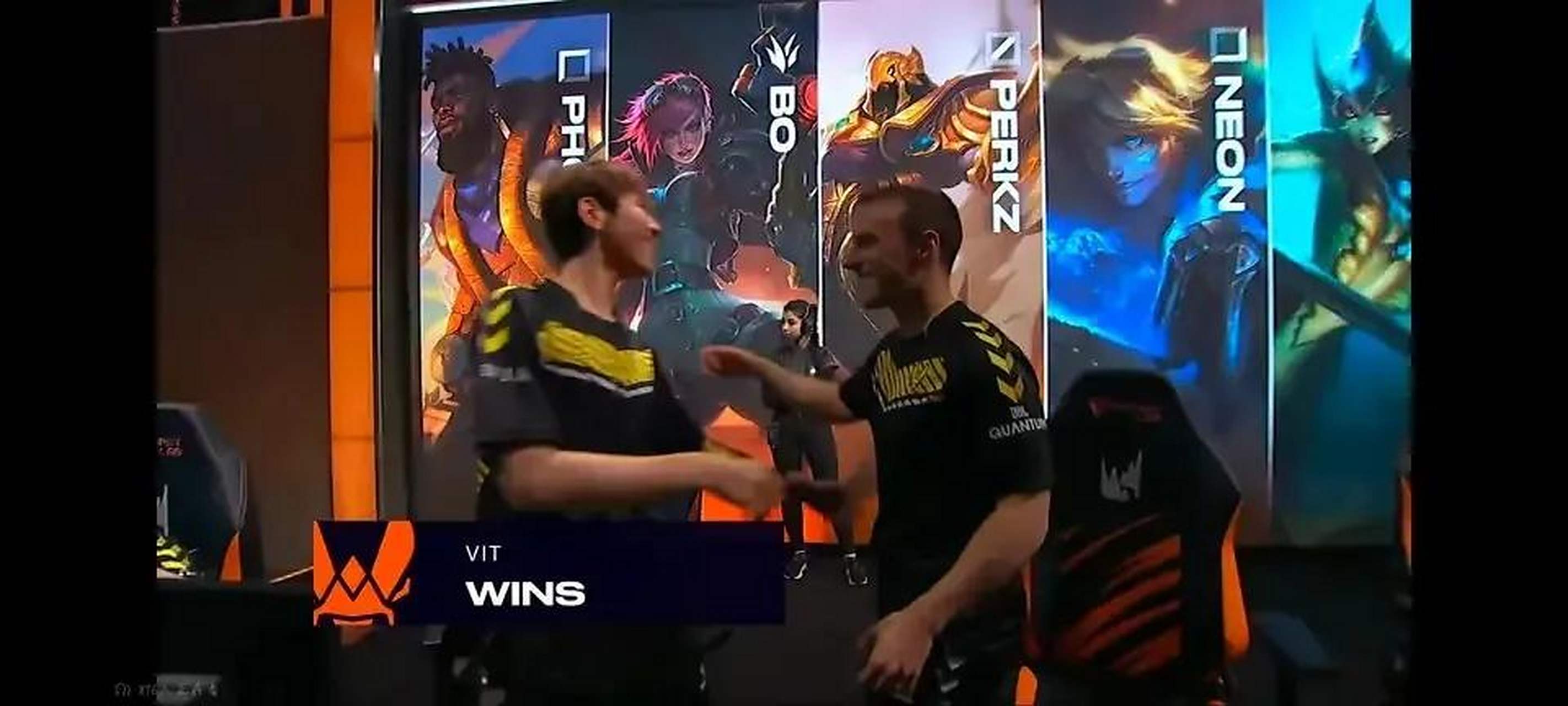 DFM绝杀MAD,Perkz线上压制力十足激烈交锋淘汰赛,留下经典瞬间 DFM绝杀MAD,Perkz线上压制力十足激烈交锋淘汰赛,留下经典瞬间