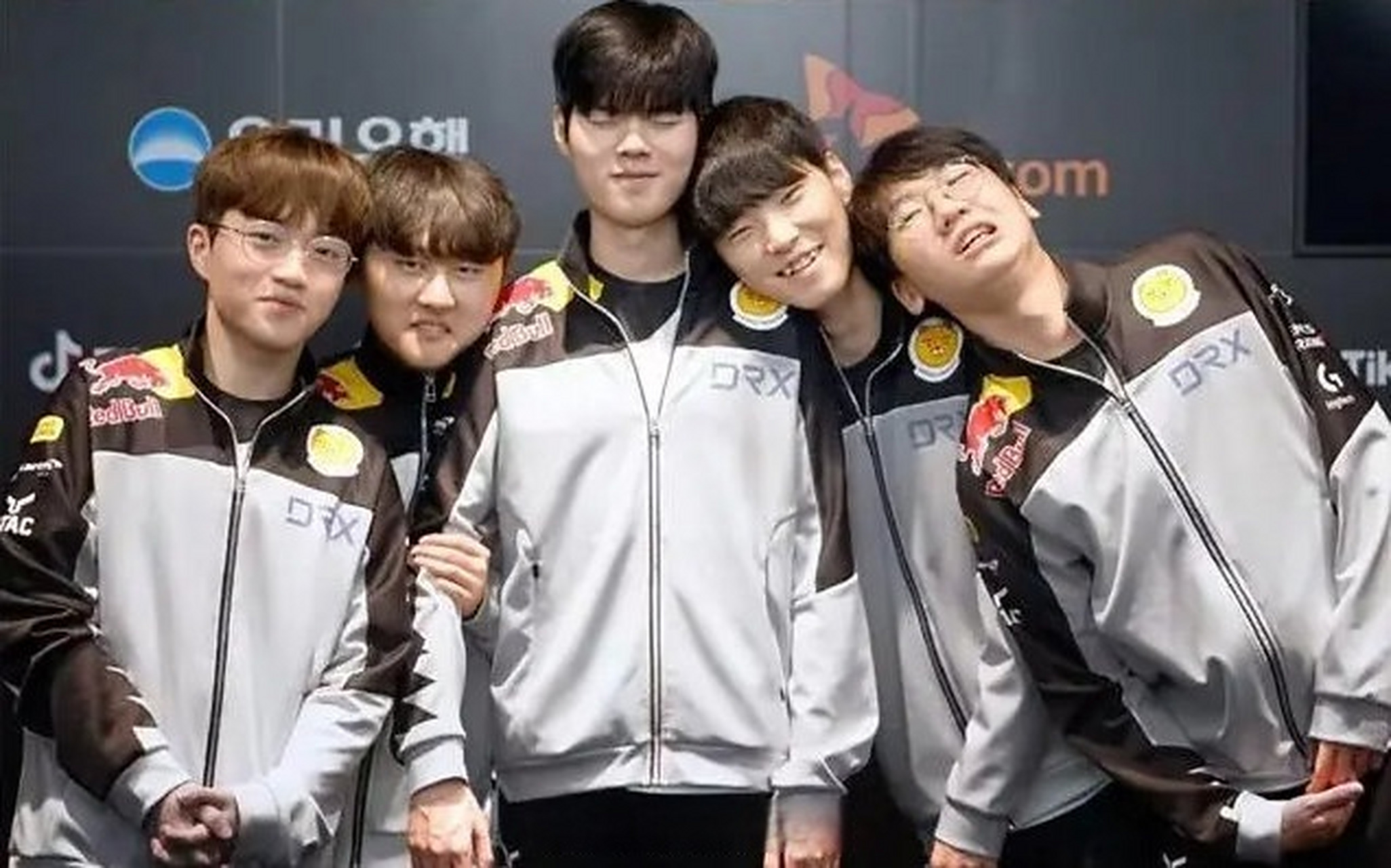 IG横扫DRX，Deft完成史诗逆转强强对话淘汰赛，引爆全场热议